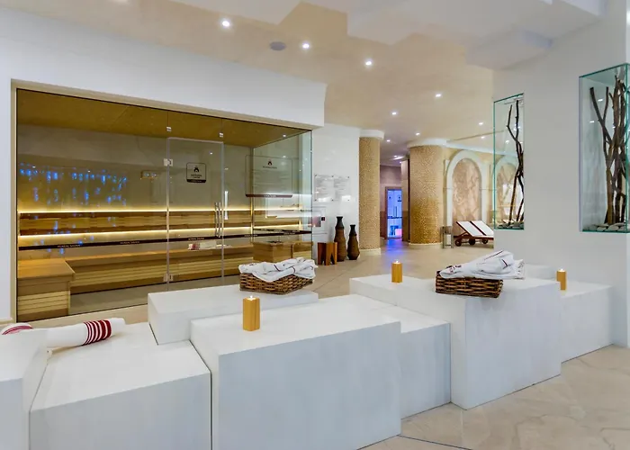 Hotel with pool: Grand Hotel Pomorie - Medical Spa